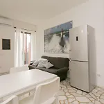 The Rent - Maciachini Two Bedroom Apartman *