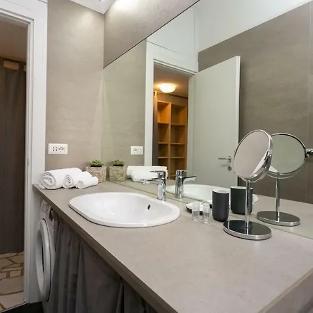 The Rent - Maciachini Two Bedroom 아파트 *
